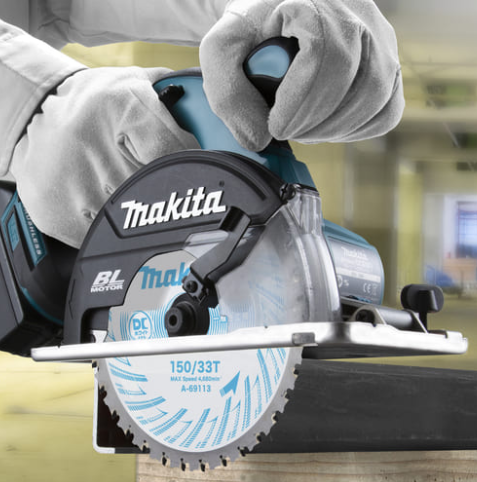 マキタ 軽さと握りやすさ:CS551Dは2.7kg・全幅158mm