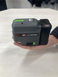 片手で持てるLA-P211DGのコンパクトボディ